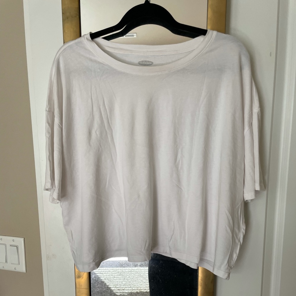 White tee